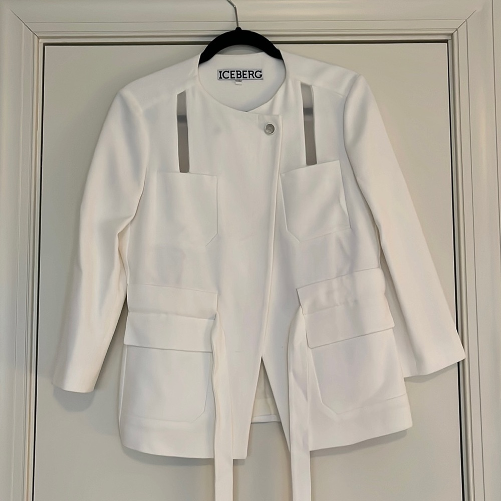 ICEBERG White Blazer, EU size 42, but fits more like a US size 8
